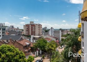 Apartamento à venda com 73m², 2 dormitórios, 1 vaga, no bairro Menino Deus em Porto Alegre