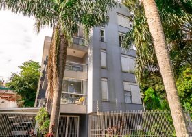 Apartamento à venda com 102m², 3 dormitórios, 1 suíte, 2 vagas, no bairro Vila Assunção em PORTO ALEGRE