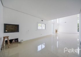 Casa à venda com 267m², 3 dormitórios, 1 suíte, 3 vagas, no bairro Vila Conceição em Porto Alegre