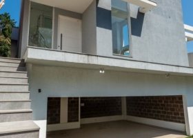 Casa à venda com 267m², 3 dormitórios, 1 suíte, 3 vagas, no bairro Vila Conceição em Porto Alegre