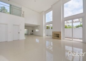 Casa à venda com 267m², 3 dormitórios, 1 suíte, 3 vagas, no bairro Vila Conceição em Porto Alegre