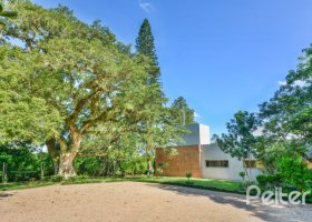 Casa à venda com 1000m², no bairro Chapéu do Sol em Porto Alegre