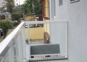 Apartamento à venda com 78m², 2 dormitórios, 1 suíte, 1 vaga, no bairro Menino Deus em Porto Alegre