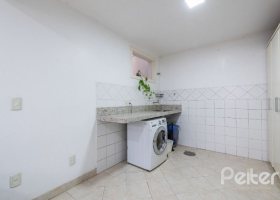 Casa à venda com 286m², 3 dormitórios, 2 suítes, 3 vagas, no bairro Vila Conceição em Porto Alegre