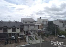 Casa à venda com 133m², 3 dormitórios, 3 suítes, 2 vagas, no bairro Guarujá em Porto Alegre