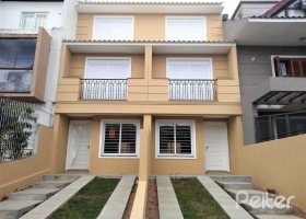 Casa à venda com 133m², 3 dormitórios, 3 suítes, 2 vagas, no bairro Guarujá em Porto Alegre