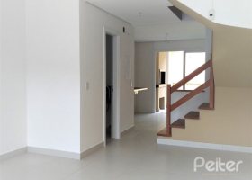 Casa à venda com 133m², 3 dormitórios, 3 suítes, 2 vagas, no bairro Guarujá em Porto Alegre