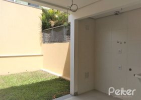 Casa à venda com 133m², 3 dormitórios, 3 suítes, 2 vagas, no bairro Guarujá em Porto Alegre