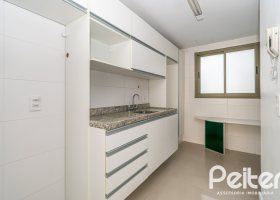 Apartamento à venda com 104m², 3 dormitórios, 1 suíte, 2 vagas, no bairro Ipanema em PORTO ALEGRE