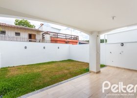 Casa em Condomínio à venda com 190m², 3 dormitórios, 1 suíte, 2 vagas, no bairro Vila Nova em PORTO ALEGRE