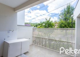 Casa em Condomínio à venda com 190m², 3 dormitórios, 1 suíte, 2 vagas, no bairro Vila Nova em PORTO ALEGRE