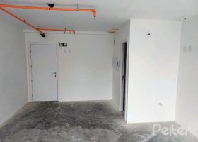 Comercial à venda com 37m², 1 vaga, no bairro Menino Deus em Porto Alegre