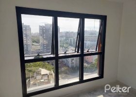 Comercial à venda com 37m², 1 vaga, no bairro Menino Deus em Porto Alegre