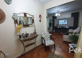 Casa à venda com 210m², 3 dormitórios, 1 suíte, 2 vagas, no bairro Guarujá em Porto Alegre