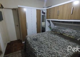 Casa à venda com 210m², 3 dormitórios, 1 suíte, 2 vagas, no bairro Guarujá em Porto Alegre