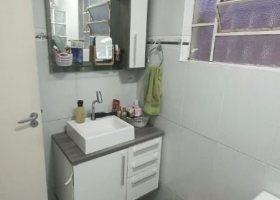 Casa à venda com 210m², 3 dormitórios, 1 suíte, 2 vagas, no bairro Guarujá em Porto Alegre