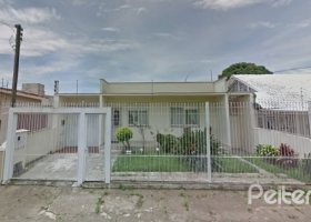 Casa à venda com 210m², 3 dormitórios, 1 suíte, 2 vagas, no bairro Guarujá em Porto Alegre