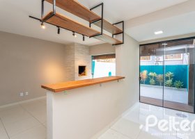 Casa à venda com 152m², 3 dormitórios, 1 suíte, 2 vagas, no bairro Guarujá em Porto Alegre