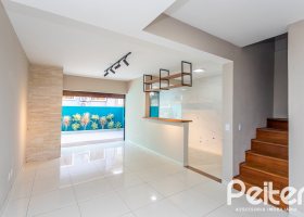 Casa à venda com 152m², 3 dormitórios, 1 suíte, 2 vagas, no bairro Guarujá em Porto Alegre