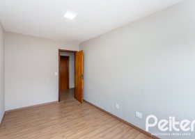 Casa à venda com 152m², 3 dormitórios, 1 suíte, 2 vagas, no bairro Guarujá em Porto Alegre