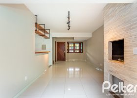 Casa à venda com 152m², 3 dormitórios, 1 suíte, 2 vagas, no bairro Guarujá em Porto Alegre