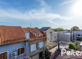 Casa à venda com 152m², 3 dormitórios, 1 suíte, 2 vagas, no bairro Guarujá em Porto Alegre