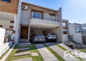 Casa em Condomínio à venda com 206m², 3 dormitórios, 2 suítes, 4 vagas, no bairro Vila Nova em PORTO ALEGRE