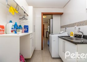 Casa em Condomínio à venda com 206m², 3 dormitórios, 2 suítes, 4 vagas, no bairro Vila Nova em PORTO ALEGRE