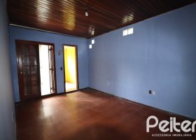 Casa à venda com 510m², 4 dormitórios, 4 vagas, no bairro Vila Nova em Porto Alegre