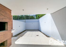 Casa à venda com 191m², 3 dormitórios, 1 suíte, 2 vagas, no bairro Guarujá em Porto Alegre