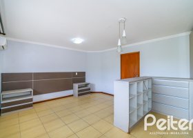 Casa à venda com 191m², 3 dormitórios, 1 suíte, 2 vagas, no bairro Guarujá em Porto Alegre