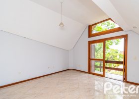 Casa à venda com 191m², 3 dormitórios, 1 suíte, 2 vagas, no bairro Guarujá em Porto Alegre