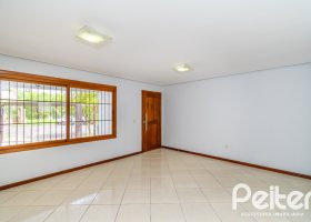 Casa à venda com 191m², 3 dormitórios, 1 suíte, 2 vagas, no bairro Guarujá em Porto Alegre