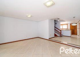 Casa à venda com 191m², 3 dormitórios, 1 suíte, 2 vagas, no bairro Guarujá em Porto Alegre