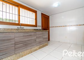 Casa à venda com 191m², 3 dormitórios, 1 suíte, 2 vagas, no bairro Guarujá em Porto Alegre