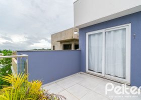 Casa à venda com 120m², 3 dormitórios, 1 suíte, 1 vaga, no bairro Guarujá em Porto Alegre