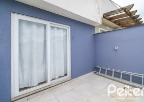 Casa à venda com 120m², 3 dormitórios, 1 suíte, 1 vaga, no bairro Guarujá em Porto Alegre