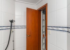 Casa à venda com 200m², 2 dormitórios, 1 suíte, 8 vagas, no bairro Nonoai em Porto Alegre