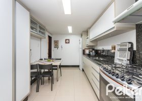 Apartamento à venda com 123m², 3 dormitórios, 1 suíte, 2 vagas, no bairro Ipanema em Porto Alegre