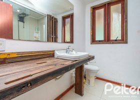 Casa à venda com 160m², 5 dormitórios, 1 suíte, 3 vagas, no bairro Vila Conceição em Porto Alegre