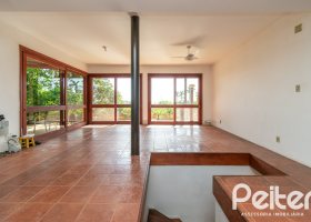 Casa à venda com 160m², 5 dormitórios, 1 suíte, 3 vagas, no bairro Vila Conceição em Porto Alegre