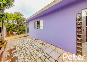 Casa à venda com 70m², 2 dormitórios, 2 vagas, no bairro Campo Novo em Porto Alegre