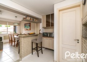 Apartamento à venda com 102m², 3 dormitórios, 1 suíte, 2 vagas, no bairro Vila Assunção em PORTO ALEGRE