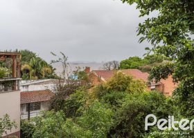 Casa em Condomínio à venda com 199m², 3 dormitórios, 3 suítes, 2 vagas, no bairro Vila Assunção em Porto Alegre